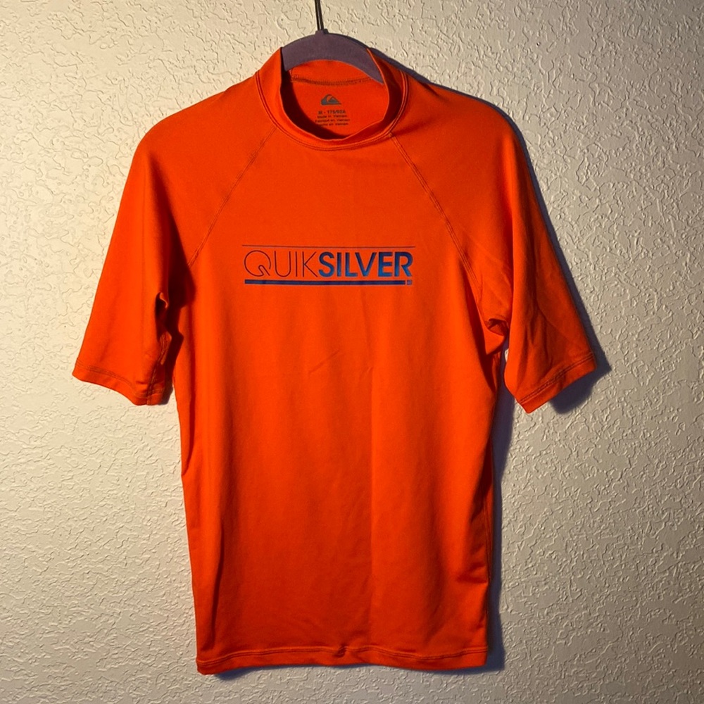 Quicksilver crewneck tshirt